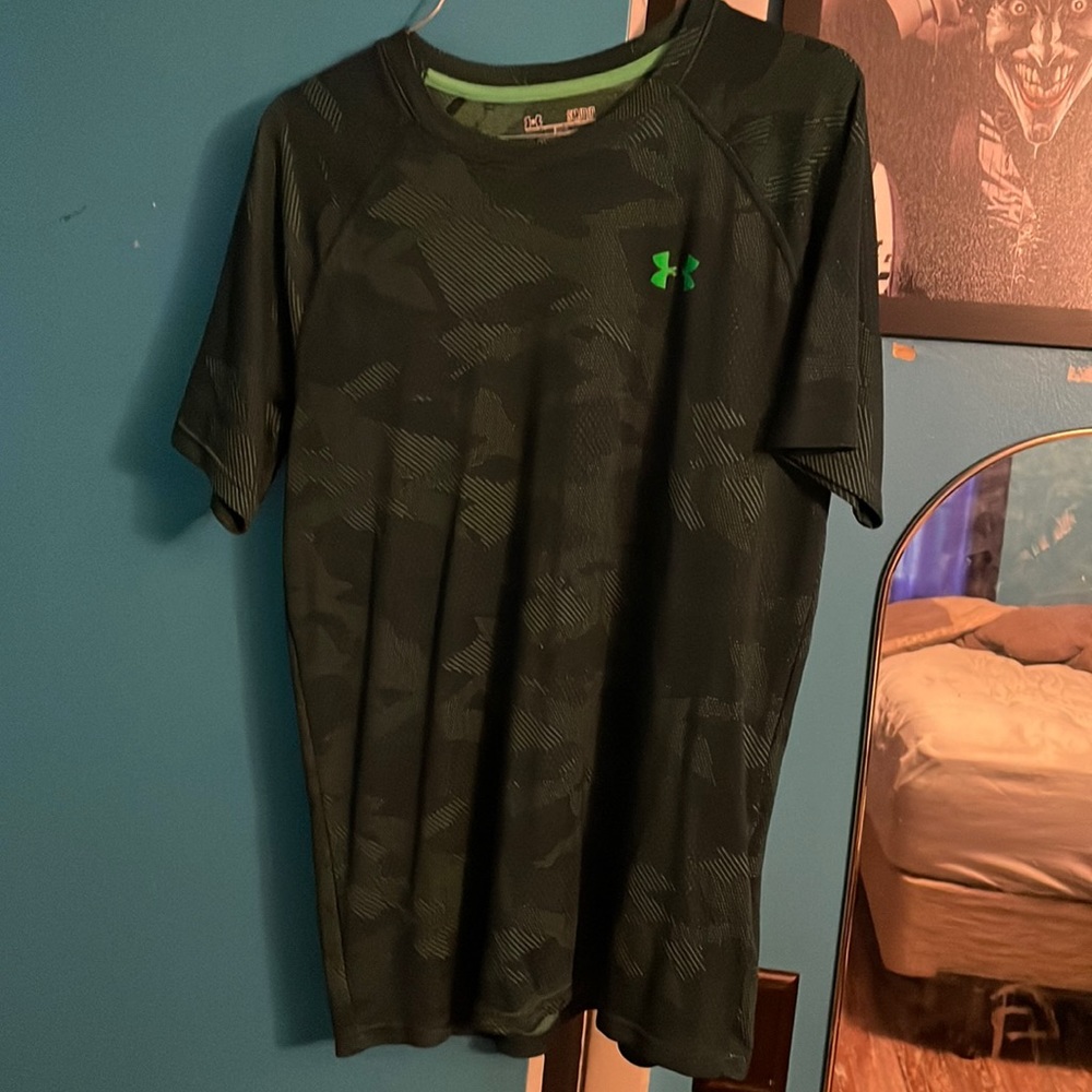 Small forest green under-armor short sleeves T